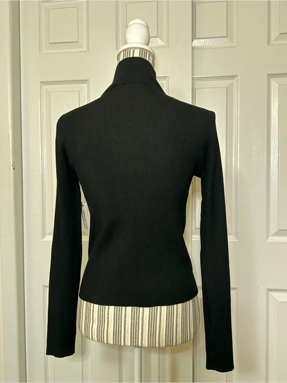 DKNY Jeans Ribbed Black Turtleneck Sweater – – NWT